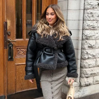 langermet med belte pelsjakke