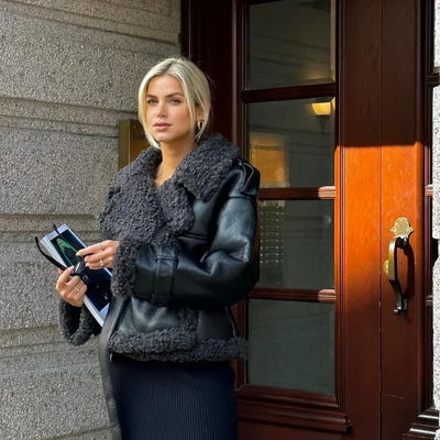 langermet med belte pelsjakke