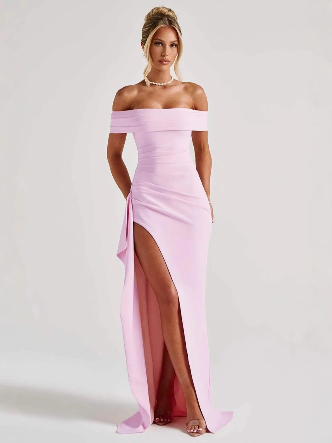 Elegant off-shoulder aftenkjole