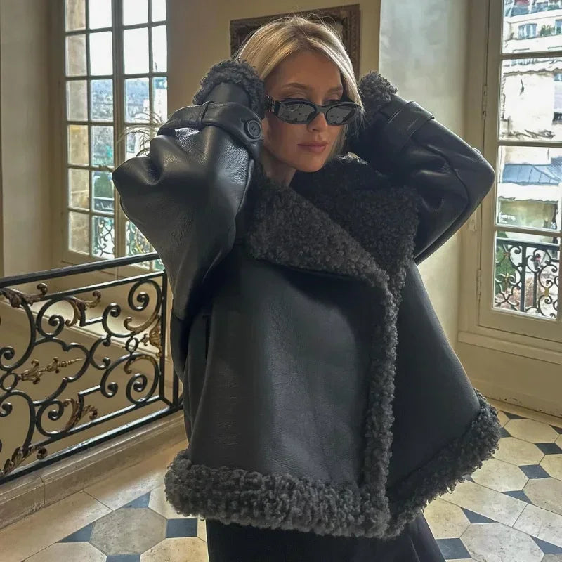 langermet med belte pelsjakke